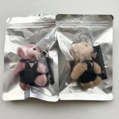 GUESS ベア ぬいぐるみキーチェーン ベージュピンクセット 新品未開封 — image 1