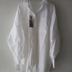 °.·新品 未使用 しまむら ホワイトBIGシャツ·.° — image 1