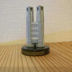 TOKYO LANDMARK 東京都庁舎 ミニチュアフィギュア　ガチャガチャ — image 1
