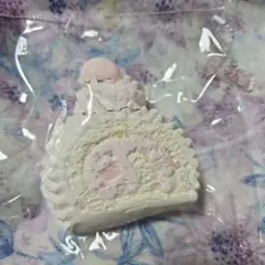 スクイーズ 小奕点点 イチゴ ロールケーキ — image 1