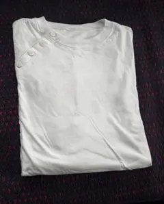 ホワイト 長袖 Tシャツ ボタン付き — image 1