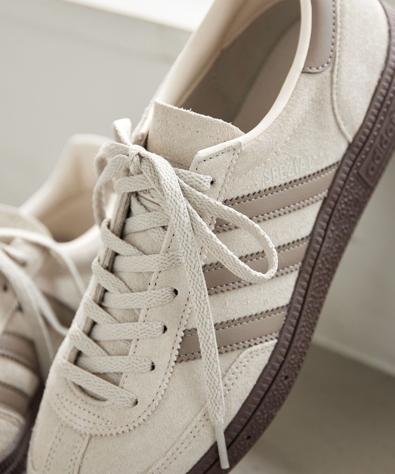UNITED ARROWS green label relaxing 【別注】＜adidas Originals＞HANDBALL SPEZIAL スニーカー 22.5-25cm ユナイテッドアローズ グリーンレーベルリラクシング シューズ・靴 スニーカー ベージュ【送料無料】 — image 3